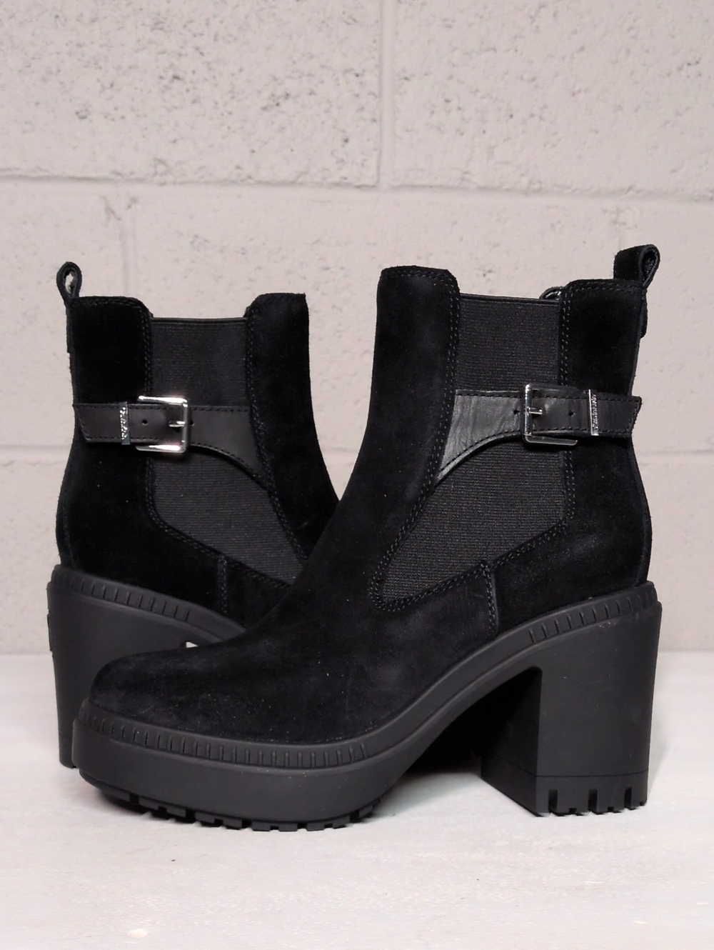 Calvin Klein Women's Fayth Block Heel Lug-Sole Booties Size 7.5 NWOT - Picture 2 of 10